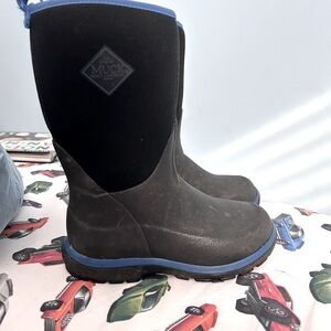 Winter Muck boots great condition! All my kids wear during winter